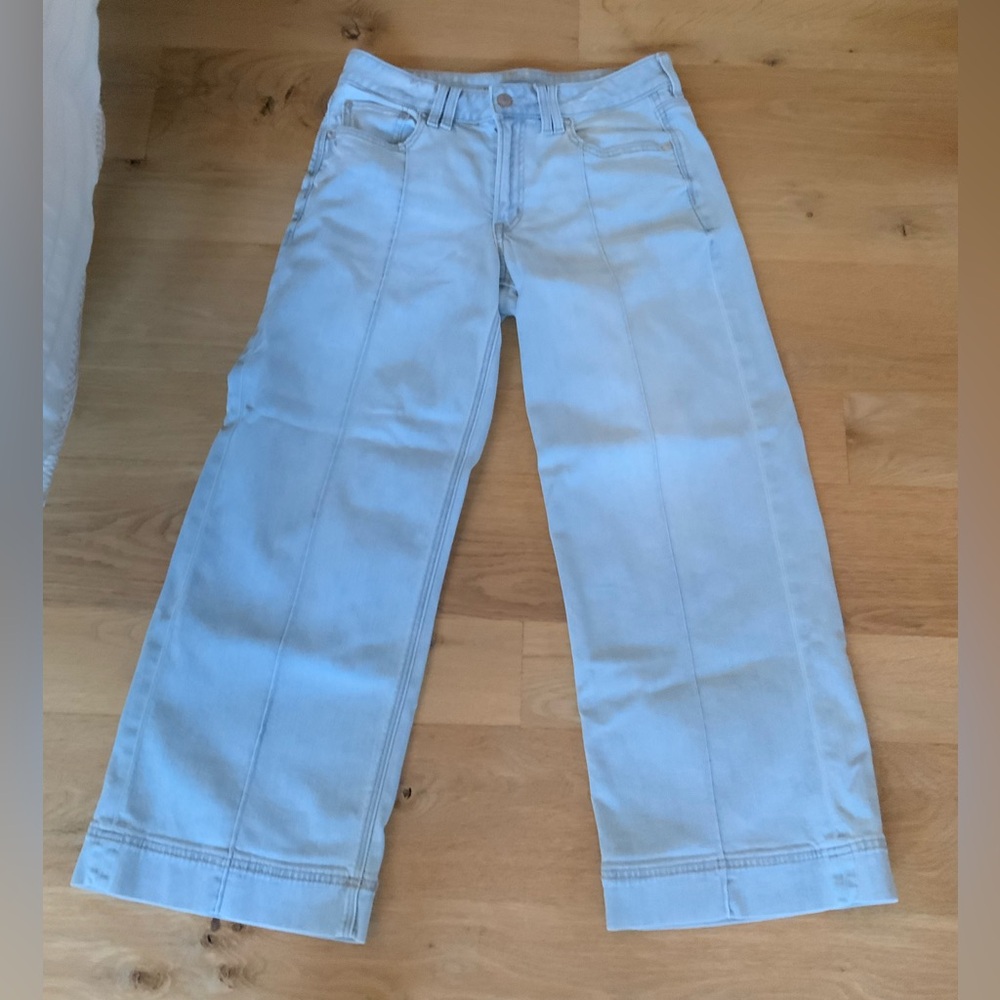 AE Dreamy Drape Stretch Low-Rise Baggy Wide-Leg Jean - Light Wash - short - Picture 3 of 10